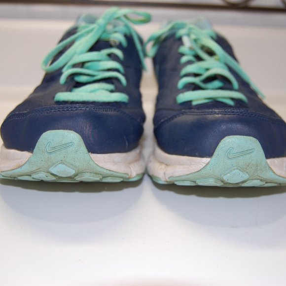 Nikes - Picture 3 of 6